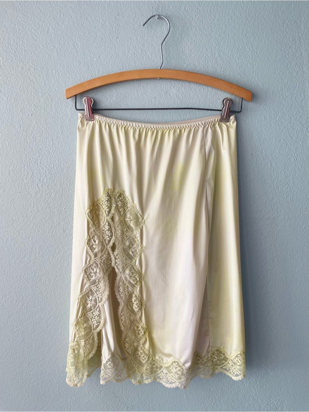 ♦️5/$15♦️Wonder Maid | Vtg 80s Nylon Lace-Trim Yellow-Green Tie-Dye Slip Skirt